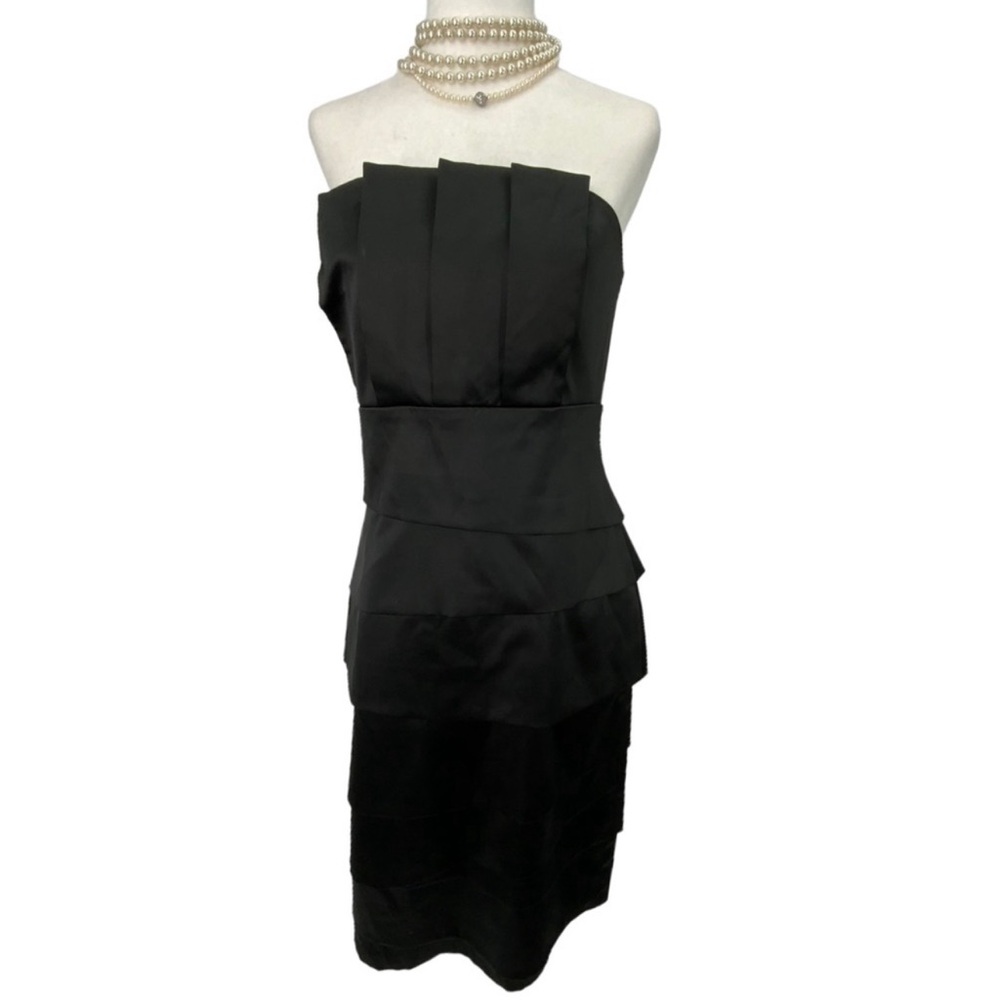 White House Black Market Satin Black
Strapless Cocktail Dress D4